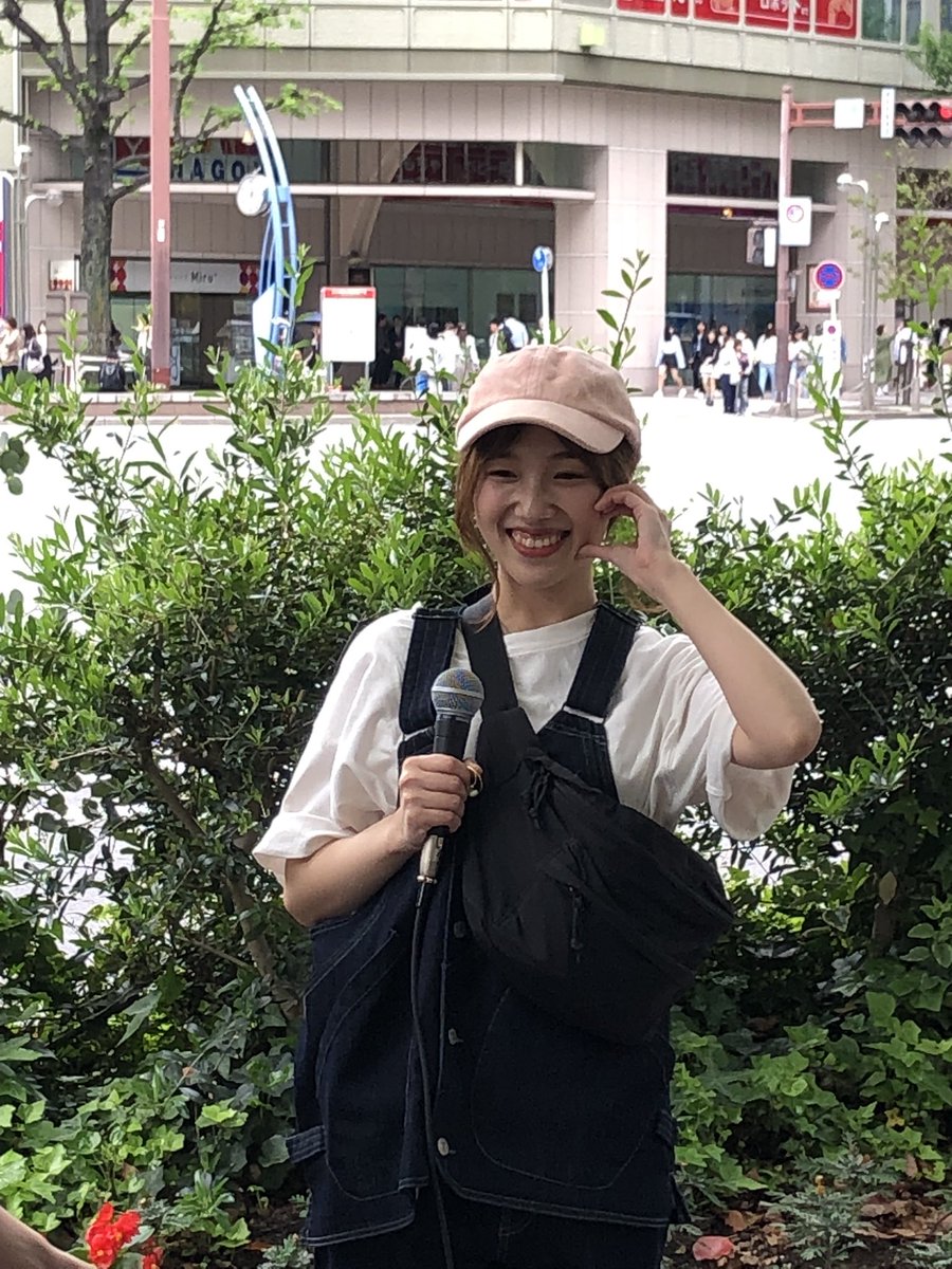 築田行子さんが名古屋駅で路上ライブしておりました。
緊張しながらも楽しそうに歌っておられました😇
#ちく旅