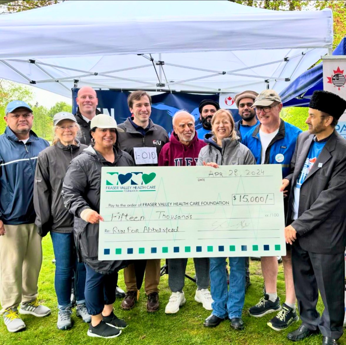 Run4Abbotsford's tweet photo. 𝐑𝐔𝐍 𝐅𝐎𝐑 𝐀𝐁𝐁𝐎𝐓𝐒𝐅𝐎𝐑𝐃

The first Annual Charity Run organised by Ahmadiyya Muslim Youth Association raised $15,000 in support of Abbotsford Regional Hospital. Thank you to everyone who participated, donated, and supported this important cause. 

#RunForAbbotsford https://t.co/rZIc706y9s