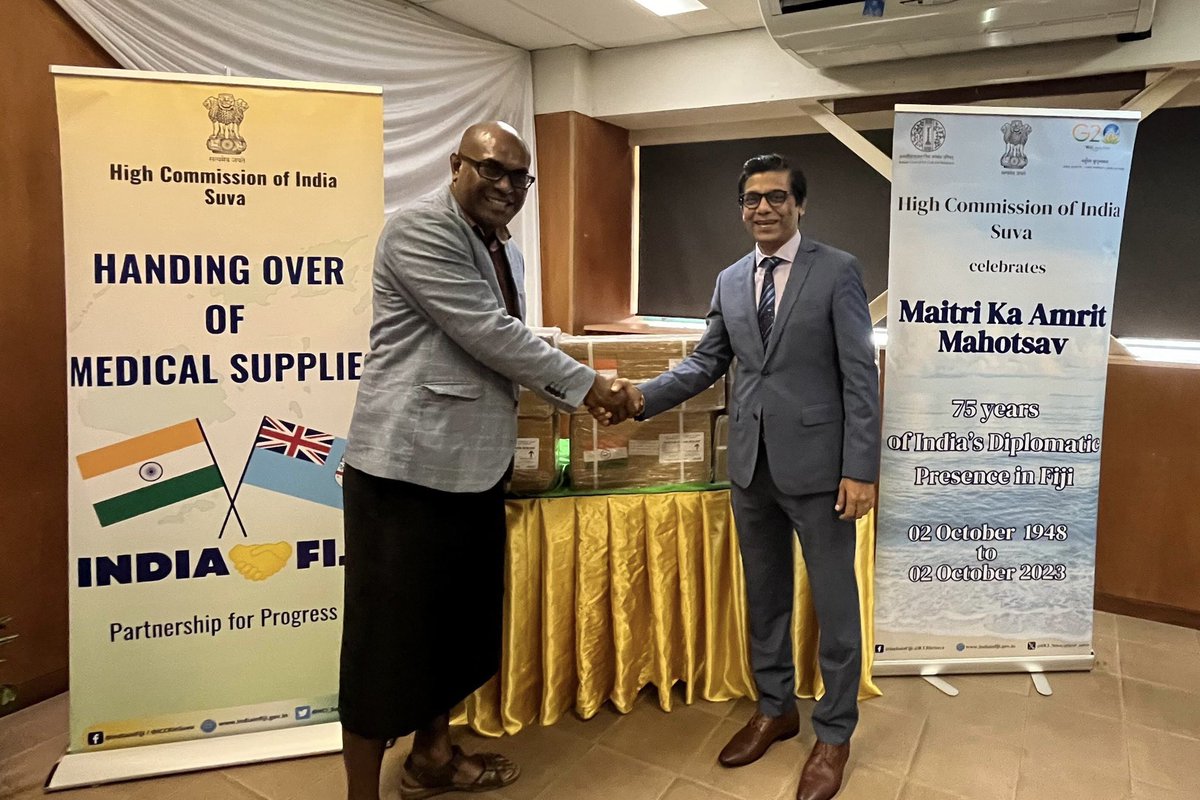 #India helps #Fiji build a strong & healthy next generation as @pskarthigeyan handed over FJ$280000+ worth of #MadeinIndia drugs to Hon. @MOHFiji Minister @DrLalabalavu for Integrated Management of Childhood Illness program. 🇮🇳🤝🇫🇯