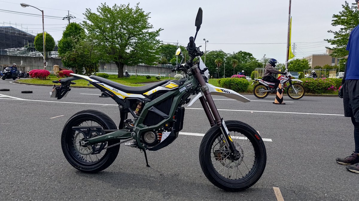 takafuk83464652's tweet image. 電動に賛否は有れど、コレはコレで……
中々✨
#Surron
#UltraBeeT