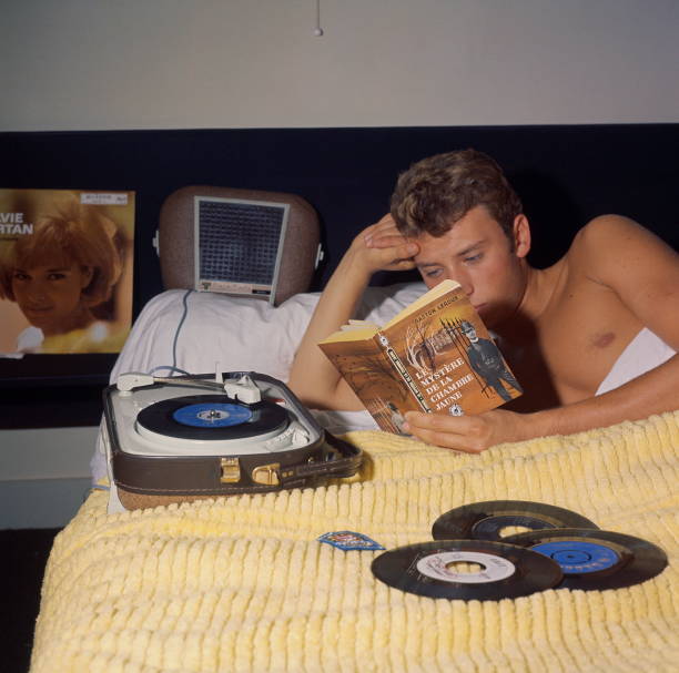Johnny Hallyday on tour in France (1963) by François Gragnon
#readingissexy