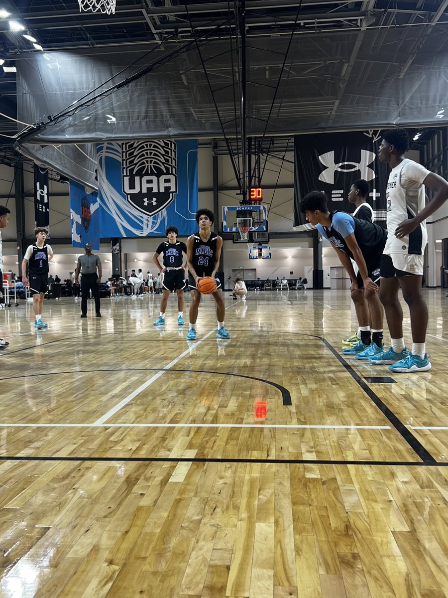 MrFood4Thought's tweet photo. Great Weekend for @Q_Eason_2027 and his 15U #MiddlesexMagic squad at @UANextBHoops session 1 in Rock Hill, SC - building blocks for Session 2 in Ohio loading! π«‘ https://t.co/1BZ7sr1kG7