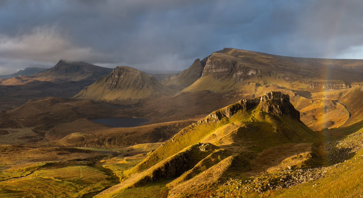 We got some dream conditions on Thursday. Dark clouds, intense light, a shower passing through, and then a rainbow provided the icing on the cake 😍 All that excitement, and then back in time to start work. #landscapephotography #IsleOfSkye #FSPrintMonday