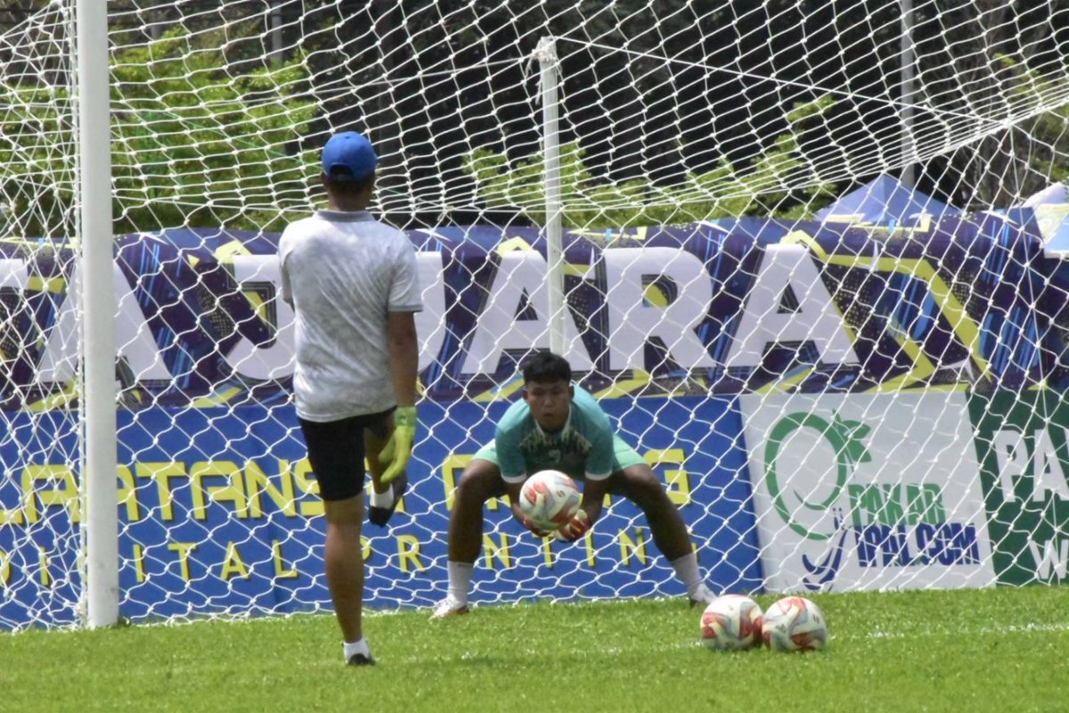 Pasukan Laskar Jaka Poleng sudah menuju lapangan untuk melakukan pemanasan sebelum kick off dimulai🩵❤️🔥
#persabbrebes #laskarjakapoleng #liga3nasional