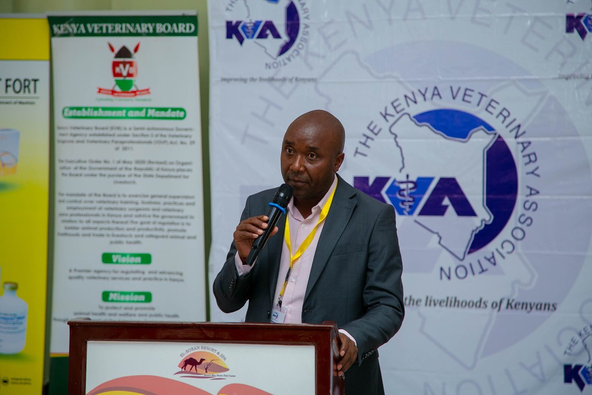 During the 58th Annual Scientific Conference of @VeterinaryKenya, our Regional Director, Dr. Raphael Kinoti, emphasized in his keynote speech why vets are essential health workers, citing the vital nature of their work. #Veterinary