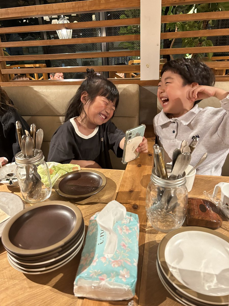 hs__1235's tweet photo. いちゃこき兄姉と一個違いやけど仲良し妹ズ🐥かわちい🥺🤍 https://t.co/9iFSqB9own