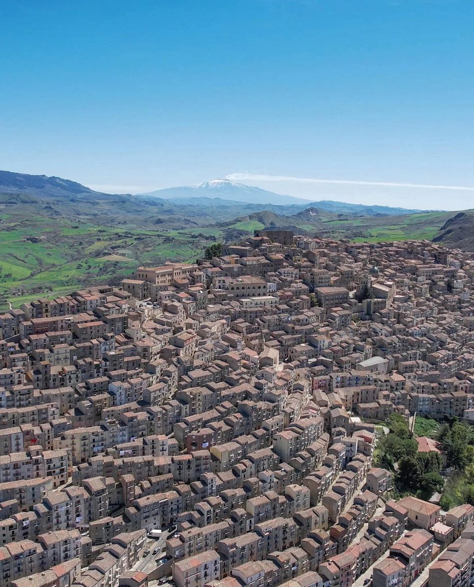 In 2014 Gangi earned the prestigious title of “the most beautiful hamlet in Italy”. All this was passible thanks to its history, culture and special attention given to the enhancement of the territory and traditions. visitsicily.info/en/gangi/ 📷 Giuseppe Lanzetta #visitsicilyinfo