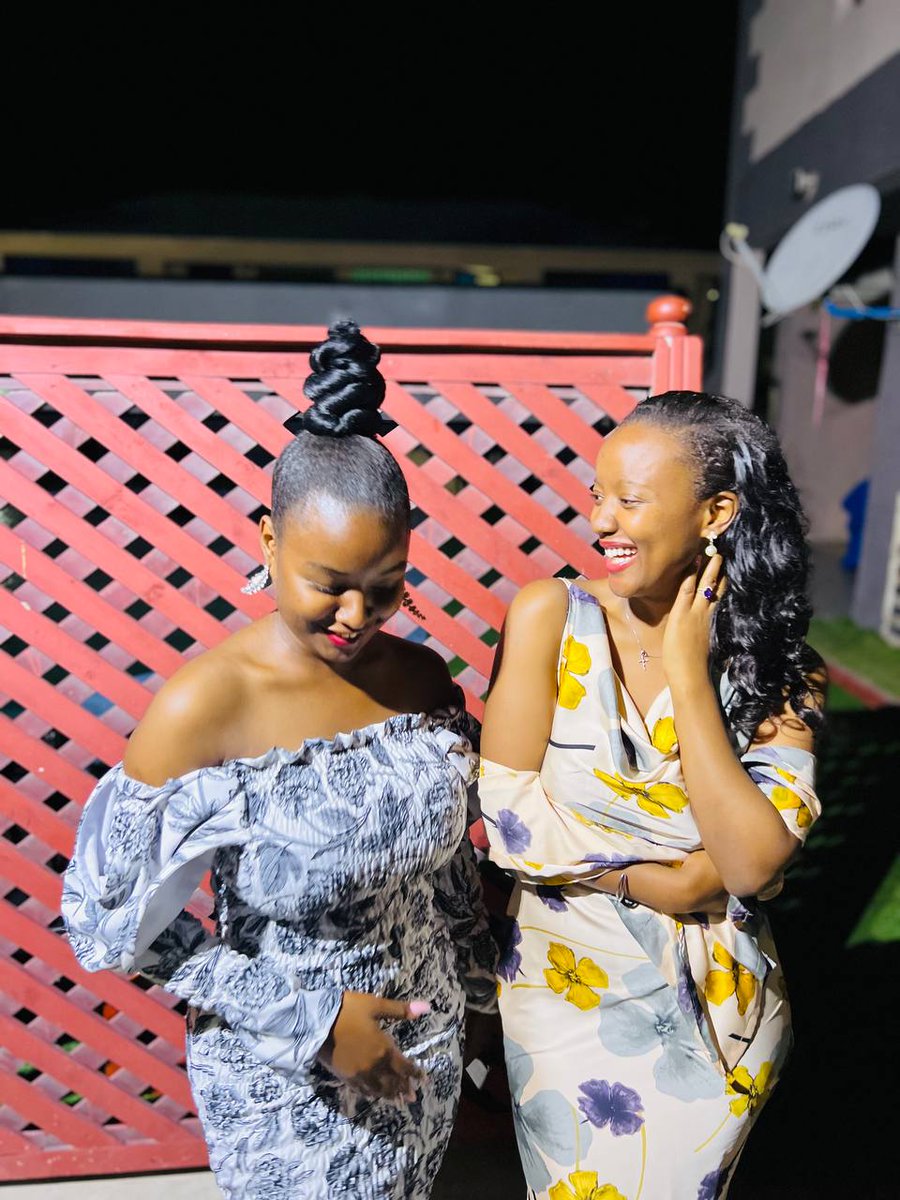 RISE AND SHINEE😍

Mje jamani mshone mpendeze kama sisi😍

Dresses tailored to Perfection by me😍😍