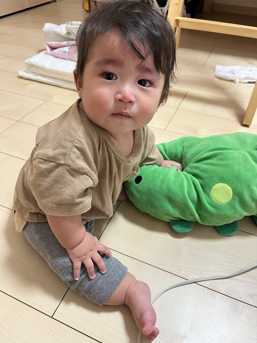 moon_98hi's tweet photo. 何泣いてるかなーって見に行ったらお座り成功してた❤️ https://t.co/PsXZUrOJUz