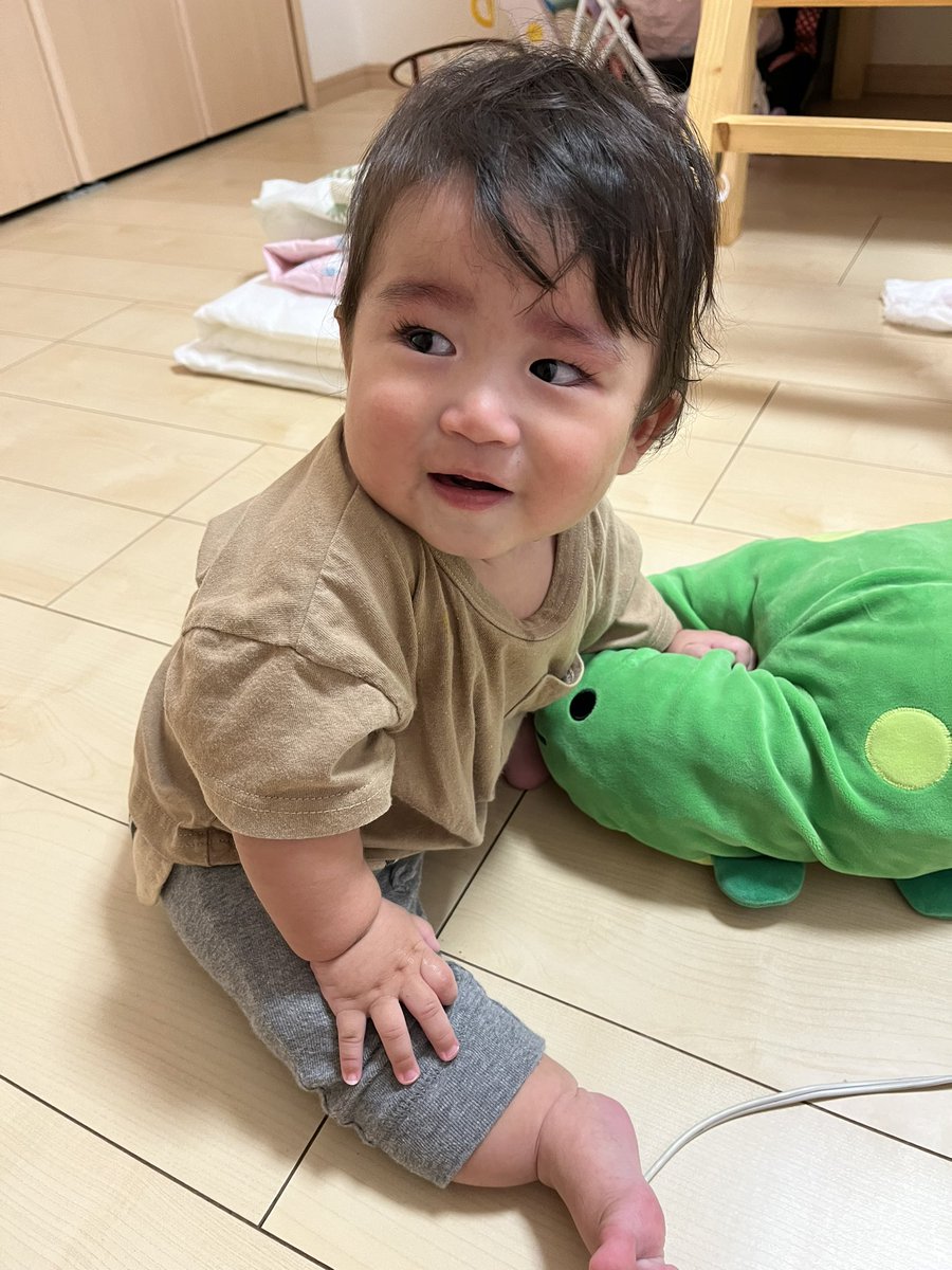moon_98hi's tweet photo. 何泣いてるかなーって見に行ったらお座り成功してた❤️ https://t.co/PsXZUrOJUz