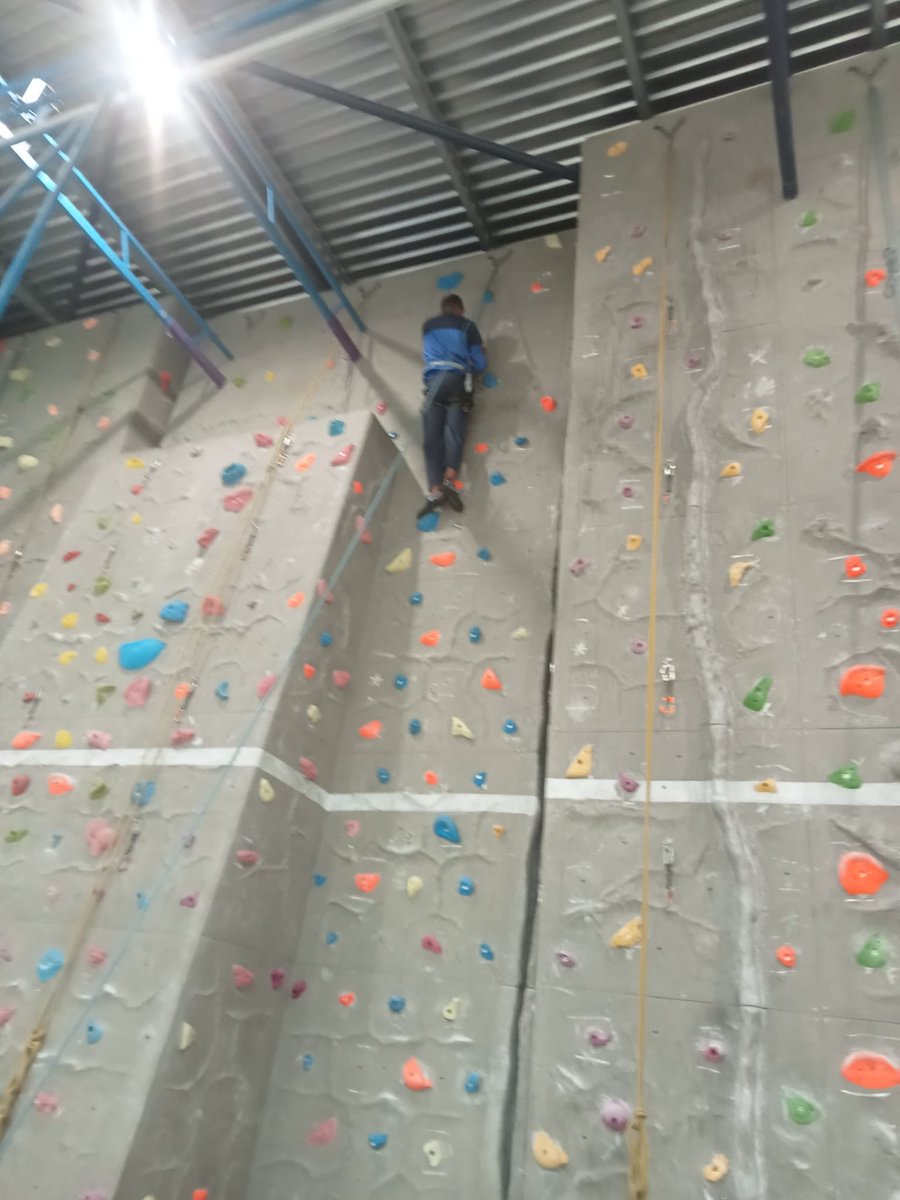 A group of second years started their #rockclimbing module on Friday. 😊😊😊 Over the next few weeks they will get to develop their skills and hopefully see lots of improvements 🥰 Thanks to Derek for the snaps 📸 and Gary for facilitating 😊 #beactive #workingtogether