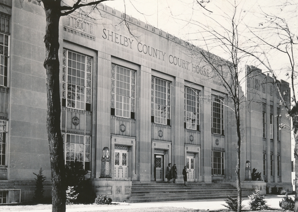 In #APRIL 1937
Shelby County Courthouse – Shelbyville, Indiana – completed. Public Works Administration (PWA). 1937.
👉ALT
@LivingNewDeal
#GreatDepression #TheNewDeal #PublicWorksAdministration #PWA #ShelbyCountyCourthouse #Shelbyville #Indiana #blackandwhitephotography
