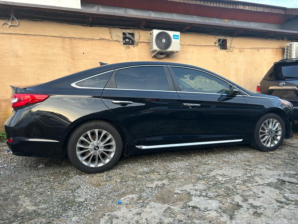 EJIWUMIJNRAUTOS's tweet photo. 2015 Hyundai Sonata Push button start, Backup camera screen, partly leather seats, Alloy wheels,  Clean interior and exterior,  Everything works perfectly. #wizkid #naijaauto #MondayMorning #farouk #Bigwizzy https://t.co/8npgZoAmds