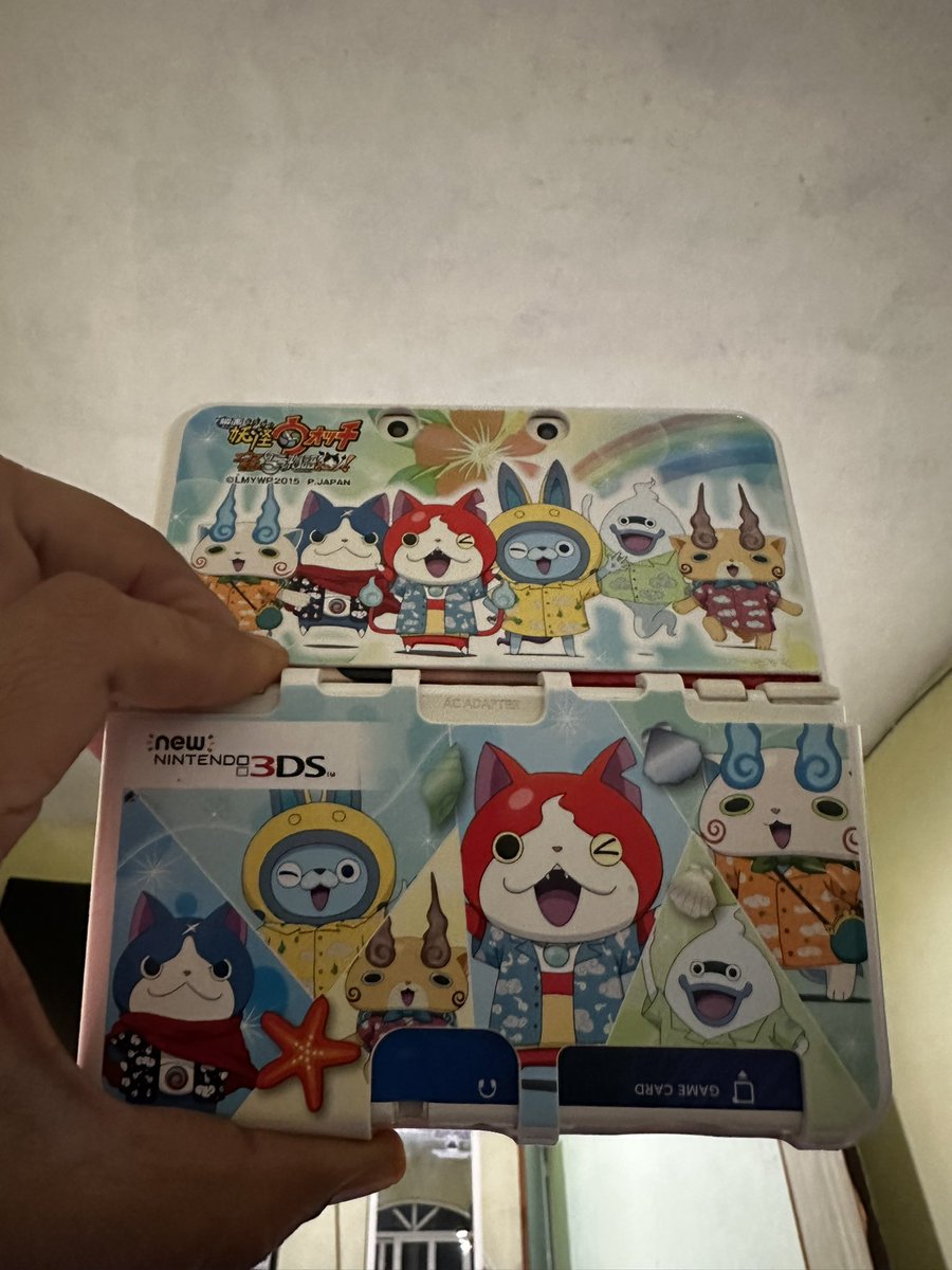 meteox's tweet photo. @pokefroste Hace un mes encontré en Japón este protector 😅 nunca he jugado yokai pero se ve lindo https://t.co/IjA7Kzm43O
