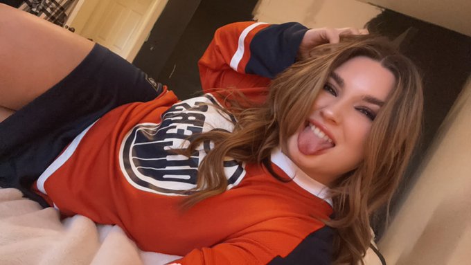 LET&rsquo;S GO OILERS!! 🧡💙 #oilers https://t.co/qZEez3zcke<a href="/tag/oilers"class="tags">#oilers</a>