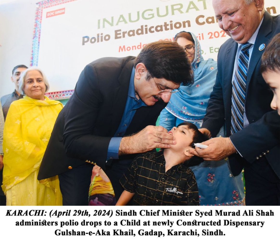 وزیر اعلی سندھ سید مراد علی شاہ خصوصی پولیو مہم کے افتتاح کے موقع پر بچے کو پولیو کے قطرے پلا رہے ہیں۔
اس موقع پر وزیر صحت سندھ ڈاکٹر عذرا فضل پیچوہو بھی موجود ہیں۔
#endopolio #poliofreepakistan