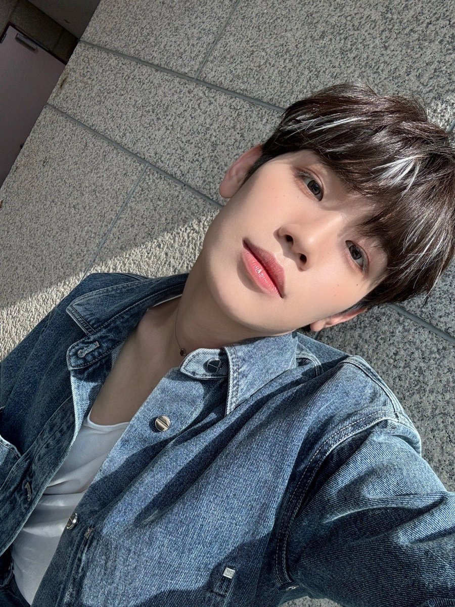 ZB1_official's tweet photo. _💌

제로즈~ SWEAT 활동 끝나서 아쉽겠지만 우리 이쁘게 준비해서 빠른 시일에 돌아올게~ 앞으로 자주 만날 수 있을 거야 ㅎㅎ 변하는 건 없을 테니까~ This is all i want from you.

#KIMTAERAE #김태래
#ZEROBASEONE #ZB1 #제로베이스원 https://t.co/rmAdvPAJtQ