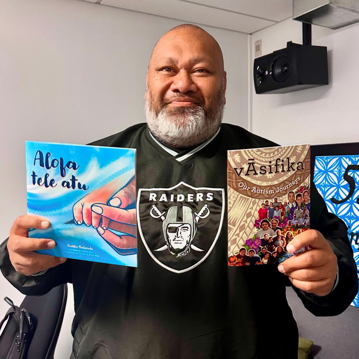 Faafetai tele lava 2 everyone who has bought a tusi in support of Autism Acceptance Month #April ❤️🧩✨ With well over 100 copies of our Vāsifika title sold this month, we feel so very blessed to be able promote Autism awareness all year round for our tamaiti & Pasifika families