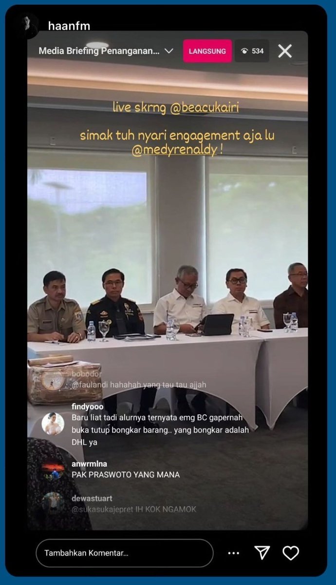 niwseir's tweet photo. Mengapa Farhan Miftah, ASN @beacukaiRI menanggapi dan memvonis keluhan warga sebagai CARI ENGAGEMENT? Ada penjelasan kah @prastow @ItjenKemenkeu?
Udahlah warga dianggap penyelundup semua, mengeluh eh dibilang cari engagement.
Is the #BeaCukaiMakinBaik in the room with us now? https://t.co/b3yeaQp3Bf
