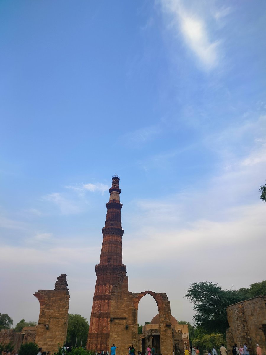 RehanBatt's tweet photo. Standing tall for centuries!  The Qutub Minar, a UNESCO wonder &amp; world's tallest brick minaret, soars above Delhi.  Its intricate carvings &amp; rich history make it a must-visit. #TravelTuesday #India #Architecture https://t.co/PmpGG9gDyc