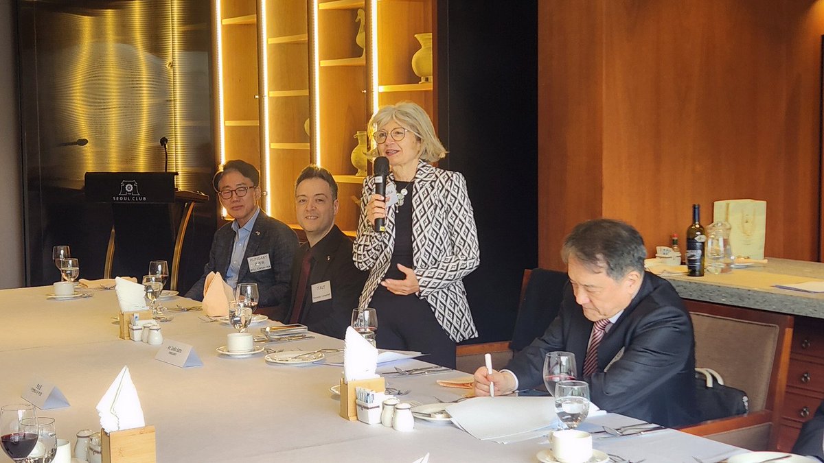 🇮🇹 To commemorate the 140th anniversary of diplomatic relations between Korea and Italy, The Corps of Honorary Consuls in Korea invited Italian Ambassador Emilia Gatto to its April meeting for a meaningful conversation on '140 Years of Korea-Italy Relations and the Future'.