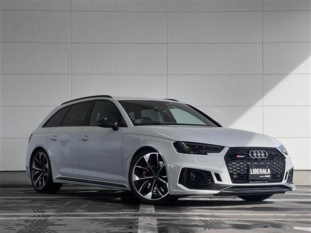 2019 Audi RS4 Avant

Expected price: RM400,000
Mileage: 56,000km

Exterior Colour: Nardo Grey (colour name owned by Audi)
Interior Colour: Black nappa leather

2.9-litre V6 biturbo engine with 450hp and 600Nm. Anyone interested?