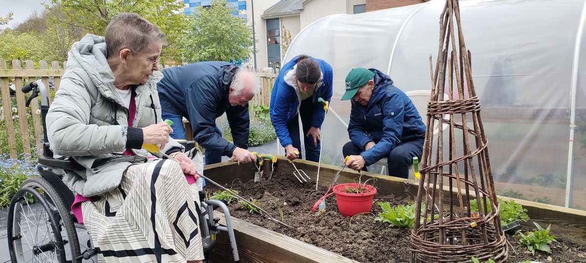 GardenPathway's tweet photo. Wonderful team work from our gardeners this week using adapted tools to get the beds ready for planting! https://t.co/8SLifMD5Te