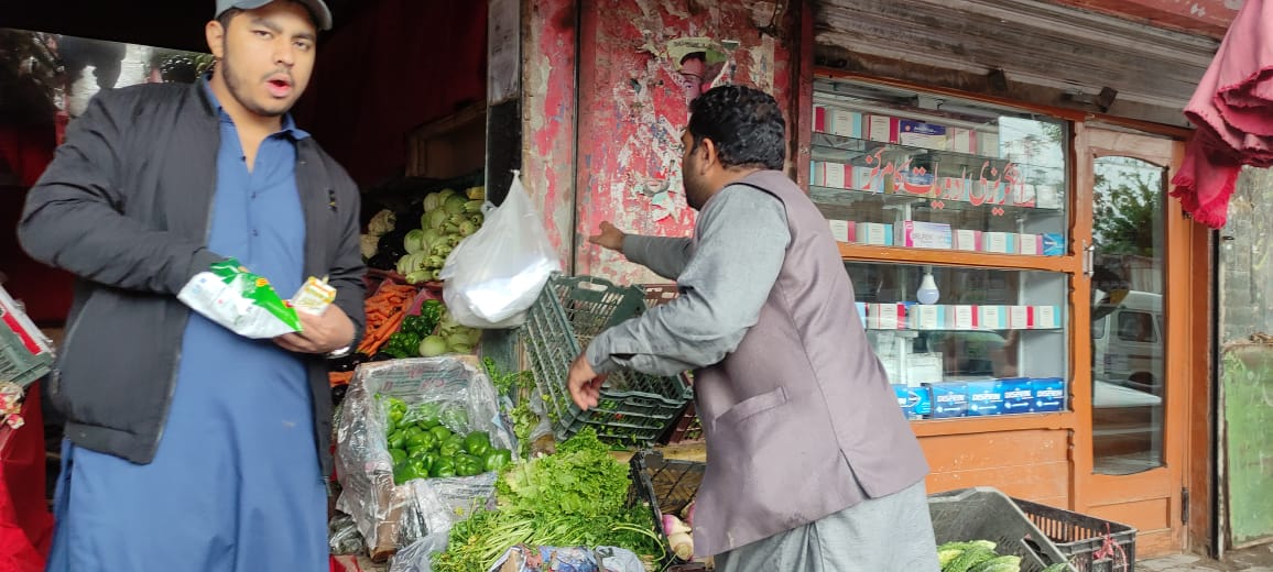 No more plastic bags in Quetta as Special Magistrate Abdul Hameed, directed by the Deputy Commissioner, confiscates 15,000 illegal bags. Warns of strict action. 20 shops inspected. #PlasticBan