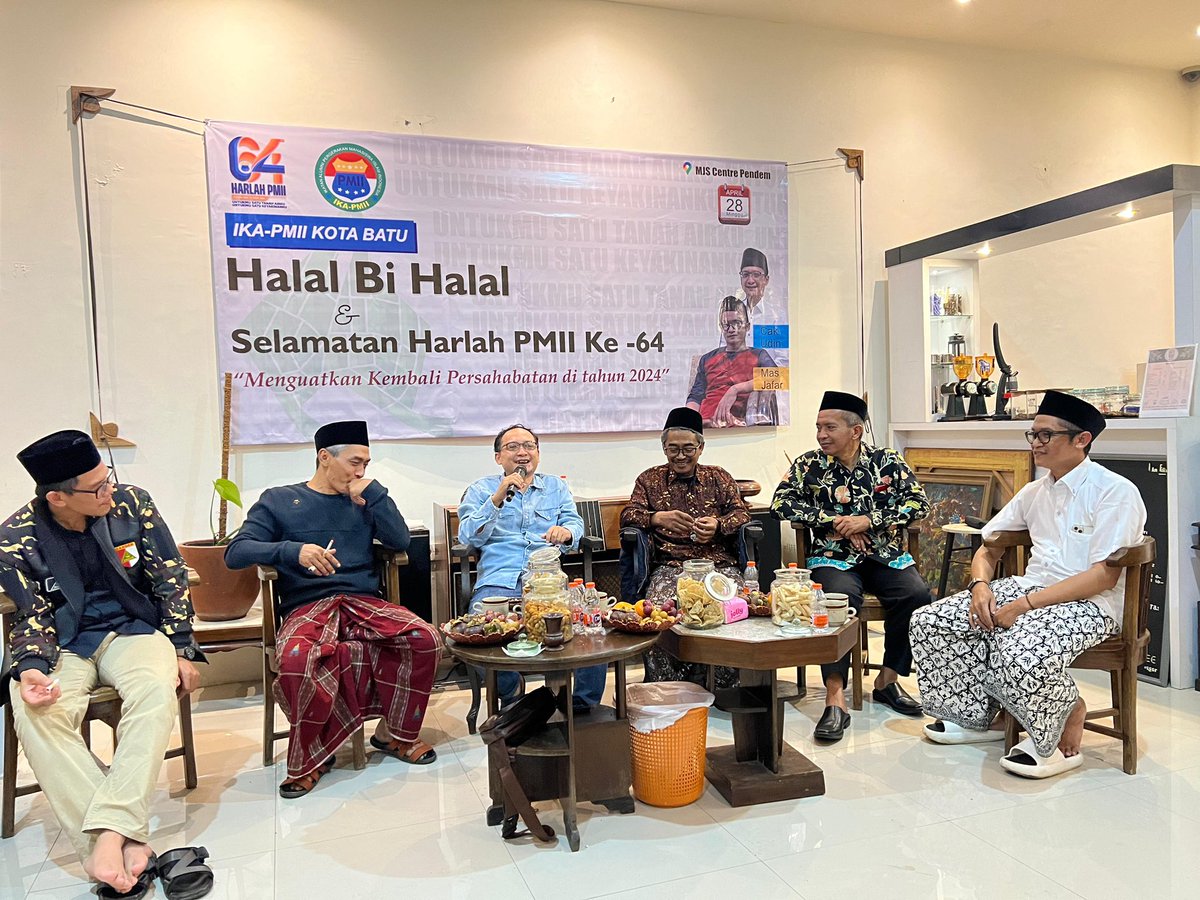 EmHasanuddin's tweet photo. Yang selalu bikin awet muda #pmii https://t.co/iq6YCss5Tl