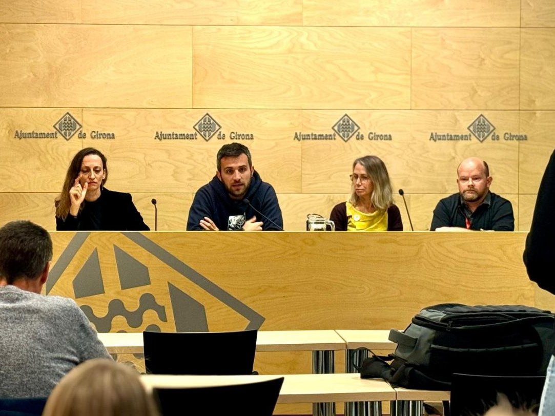 sergicot's tweet photo. 📝🔝Dijous passat vam signar un conveni pioner des de @Girona_Cat amb @m_condep de @R_Degrowth, @AlexPopArt de @LEQUIA_UdG @univgirona i Mike Duff de @DarkMatter_Labs.

👀Què és (i què no) això del decreixement i del postcreixement?
🤔Quina relació té amb el conveni?

Resum!🧵 https://t.co/1v2F9IMFUQ