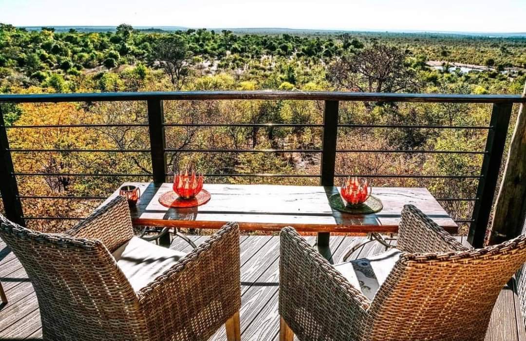 AlafriqueZ's tweet photo. Have you imagined a sunrise or sunset in African?

Well, we have great deals for your African Safaris and Tours experience particularly in the KAZA area.

Contact us:
📞 +263 77 250 9354
📧 bookings@alafrique.com
🌐 https://t.co/Zl1l5GTH2S
#RefreshWithAnAdventure https://t.co/kq2bOVEMor