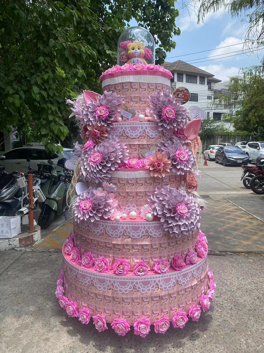 BkppPainkiller's tweet photo. The Cake Size: 2.4m tall, 1.4m wide

The main body of the cake is made up of pink (100฿), purple (500฿) and 99 pink roses.

𝐇𝐀𝐕𝐄 𝐀 𝐅𝐀𝐁𝐔𝐋𝐎𝐔𝐒 𝐁𝐈𝐑𝐓𝐇𝐃𝐀𝐘 🎂

Love From China🇨🇳

#HBDPP25thProject
#PPKritt
#PPKritEntertainment https://t.co/21rREAvZqx