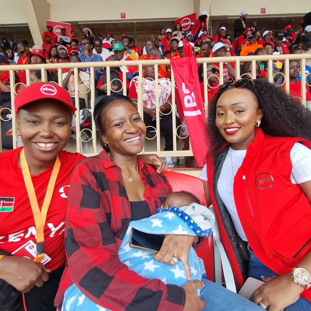 The colour was RED. The colour of @AbsaKenya Flashback to watching the @kipkeinoclassic 8 days ago... Sometimes girls just want to take pics. 🥰🥰🥰 Have a Beautiful week #ForTheLoveofTheGame