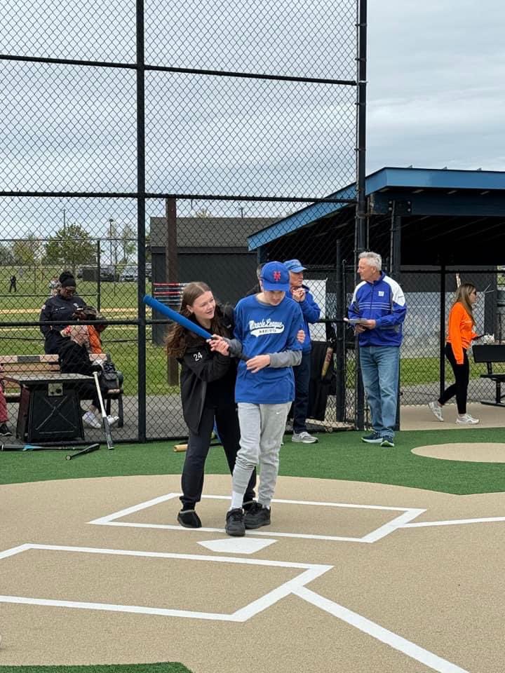 The Steinert Softball Program volunteered at The Miracle League on Saturday! Well-done, Spartans! @WeAreHTSD @HTSD_Steinert @spartnprincipal