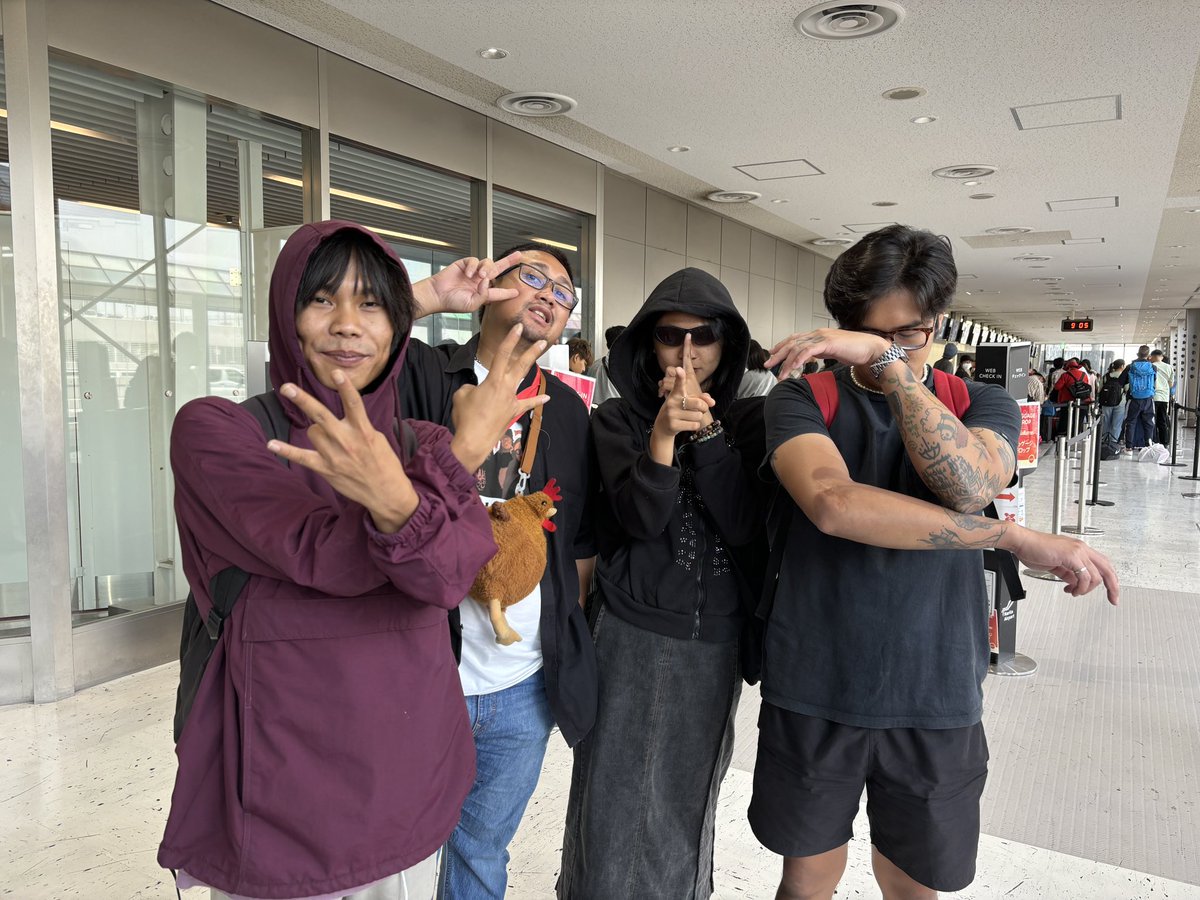 tomorrow_event's tweet image. Lesssugärのツアーに遊びにくれた皆さん、ライブを組んでくれたり、対バンの方々、そして何より6公演完走してくれたFang、Jay、Patrick、Denの4人本当にありがとうございました！

本当にみんな良いやつで最高に楽しかったし、まだまだ長い付き合いになりそうです！またやります！

@Lesssugar_net