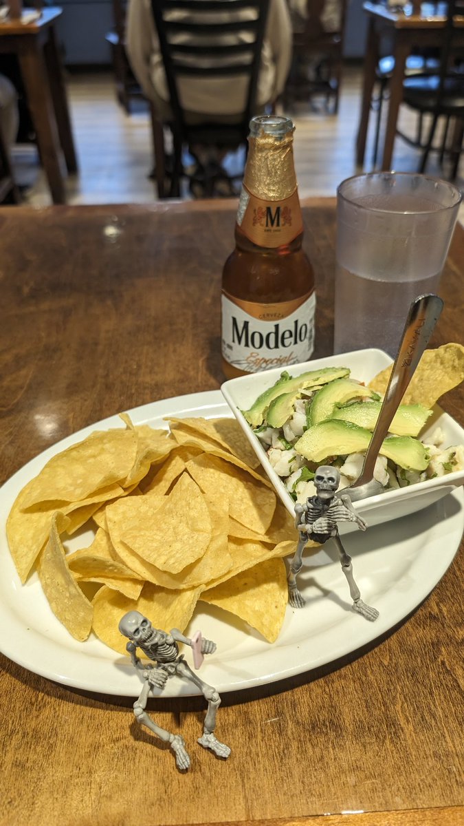 nw7400's tweet photo. Nacho and Tacos at Taqueria Playa Tropical https://t.co/NBfiqZS76n