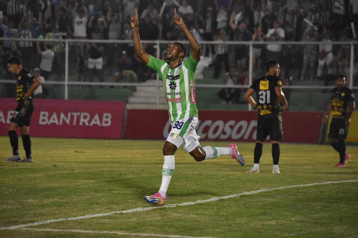 ¡¡ANTIGUA VUELA A SEMIFINALES!!
¡¡ANTIGUA VUELA A SEMIFINALES!!

FP. Antigua GFC 2-1 Xinabajul 
🚨 Global (3-1)

⚽️ Mathius Gaitan (AG) 
⚽️ Romario Da Silva

▶️ Los Coloniales están en las semifinales del fútbol guatemalteco siendo superior en toda la serie a Xinabajul.