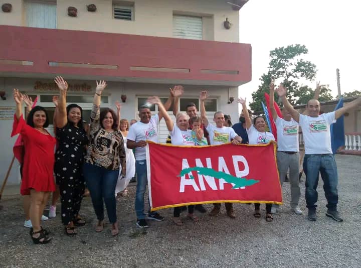 ¡Villa Clara provincia destacada en la emulación por el 17 de Mayo¡ Felicidades a todos nuestros campesinos, ejemplos de consagración y aportes. 
#JuntosPorVillaClara 
#YoRindoCuenta 
#GenteQueSuma