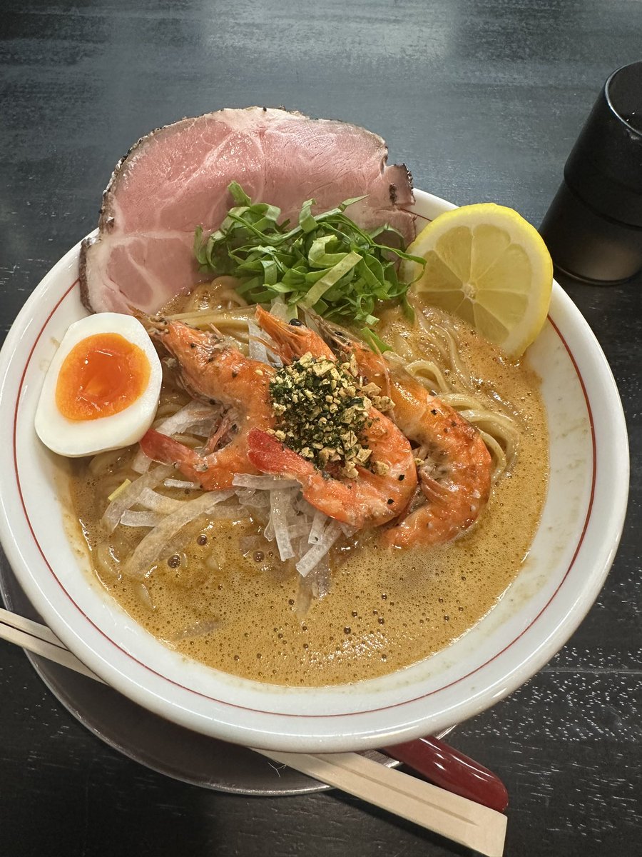 今日の朝ラーは久しぶりにRAKUGAKIさん🍜
ガーリックシュリンプヌードルいただきました😋
相変わらずエビ🦐の香りが強くしかもいつも以上にスープが濃厚に感じてとても美味しかったです✨