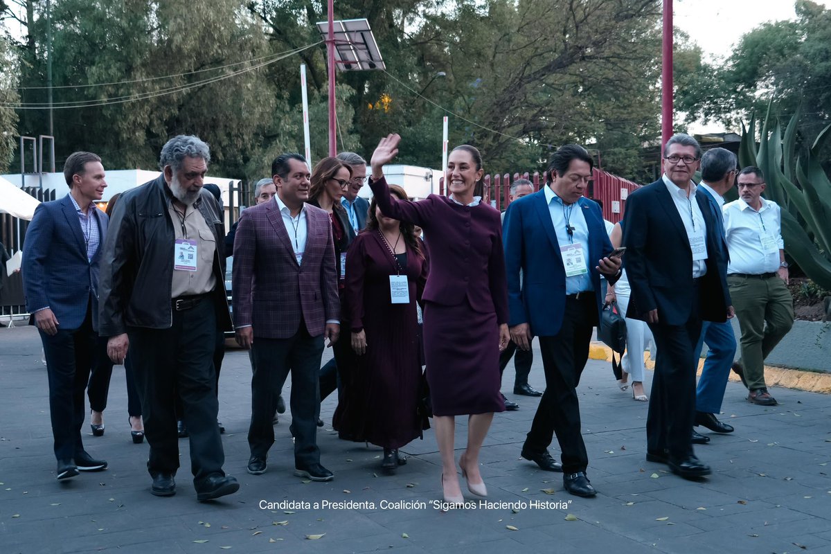 Claudiashein's tweet photo. Llegamos al segundo debate presidencial. ¡Vamos a ganar! https://t.co/Bm1m74AkMQ