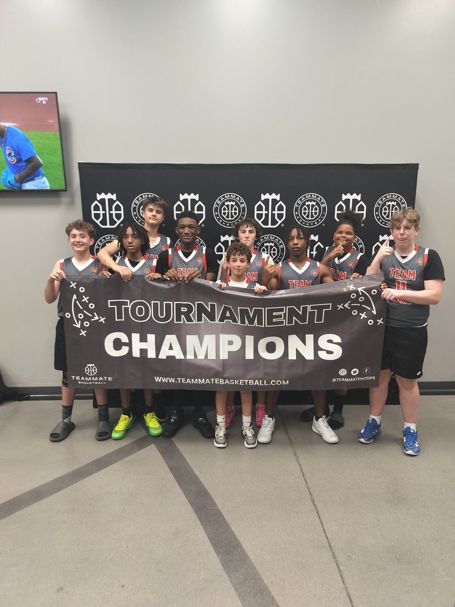 TeamFordHoops's tweet image. B2B Team Ford 14u started off slowly this weekend. And turned things around today and brought on the home Silver Championship at @teammatehoops: Charleston Spring Classic 

Big Ups to Coach Jamar and Coach O

@weworking #welearning