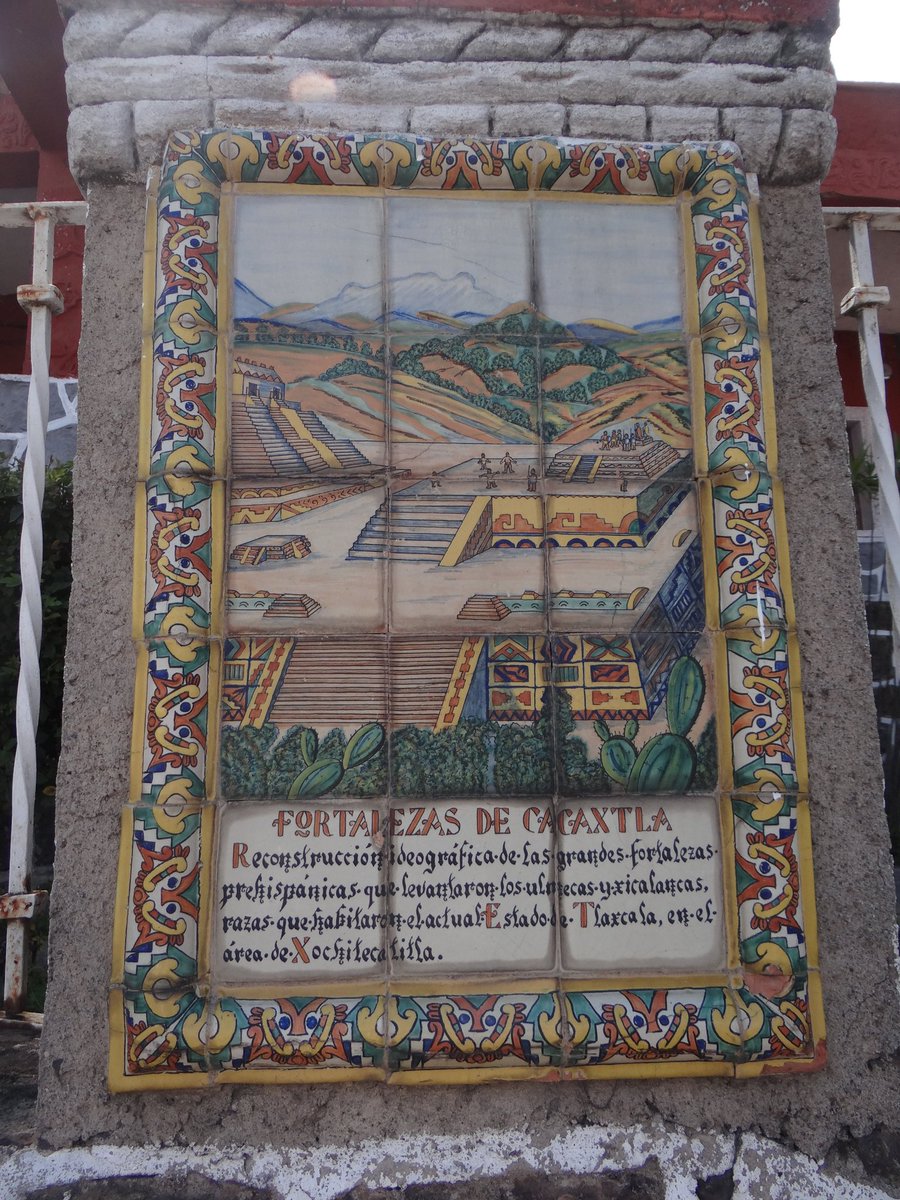 En el año de 1951 se realizó este cuadro, como se indica, imaginario de lo que eran las pirámides de Cacaxtla, es decir, el área se conocía de muchos años atrás a 1975.
Este cuadro se encuentra en una de las columnas del con ocido como Palacio de Cortés en Acuitlapilco.