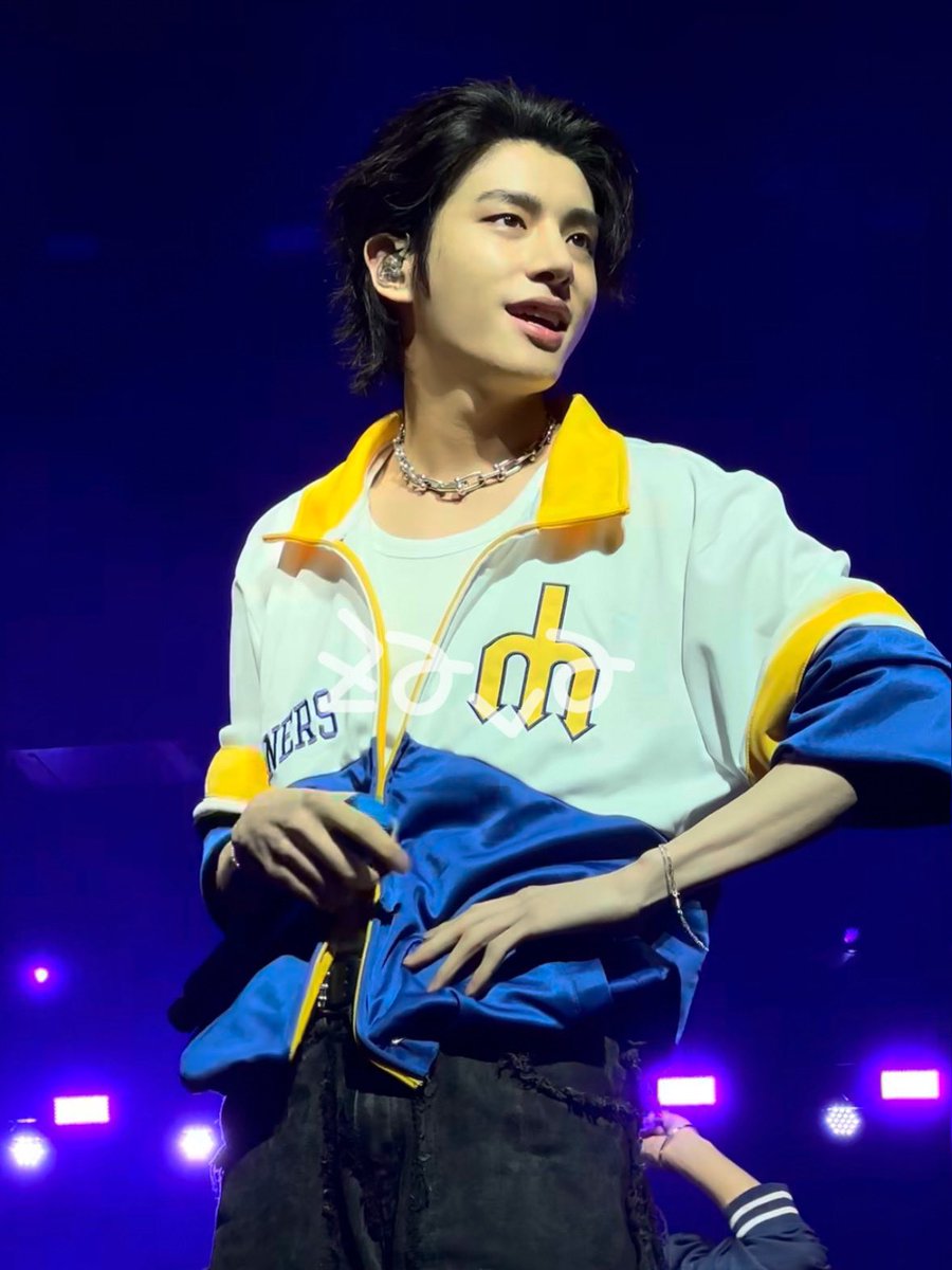 bright colors suit him so much💛
#JAKE #제이크