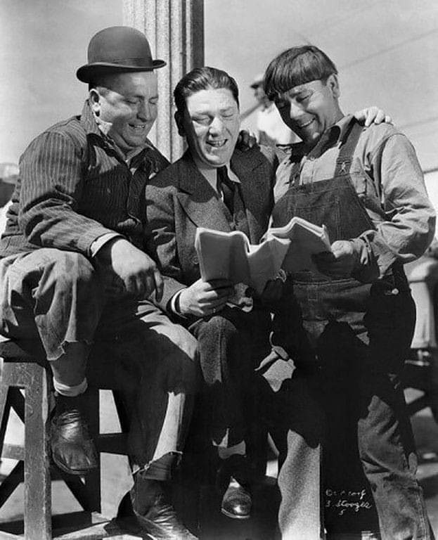 The Howard Brothers

#TheThreeStooges #MoeHoward #ShempHoward #CurlyHoward