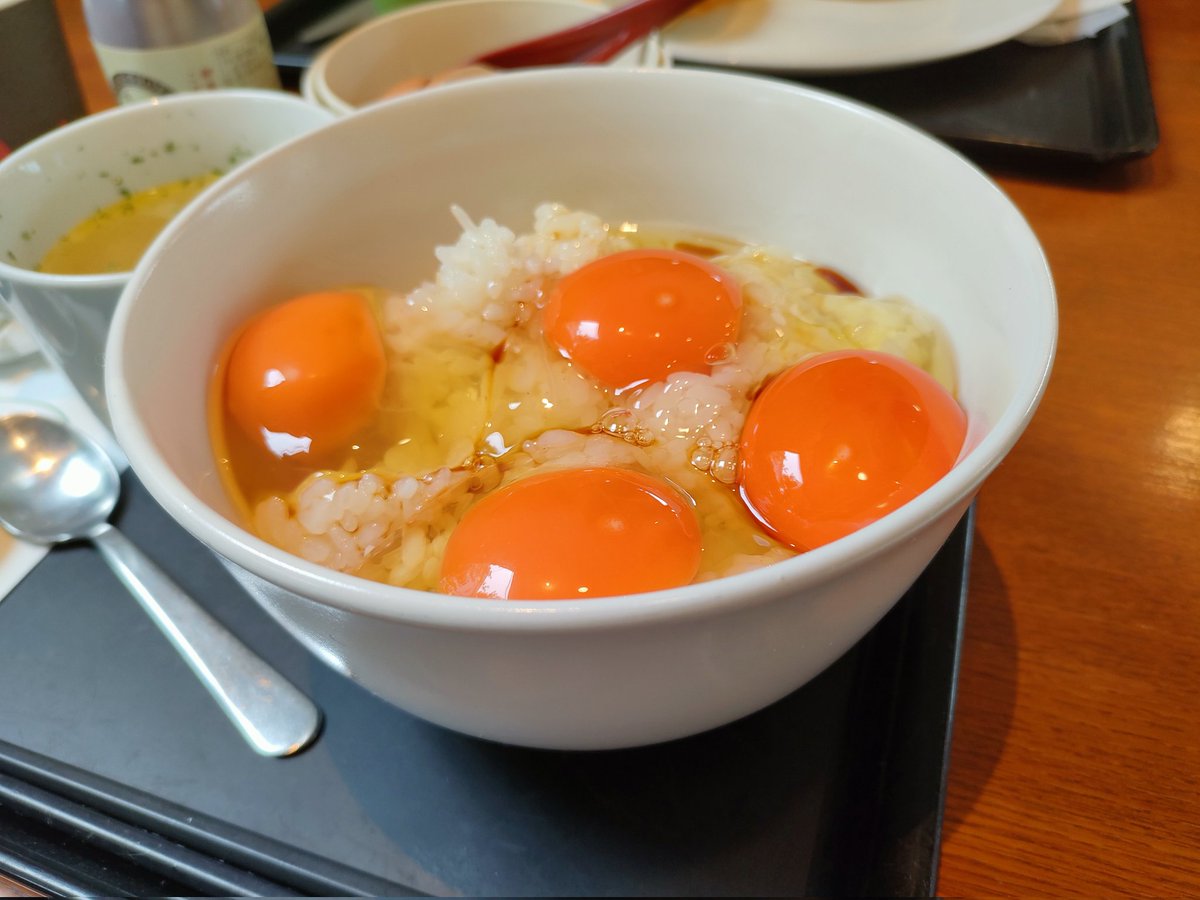 akisame_ryuka's tweet photo. ラン後の少し早いランチ🍚
前から気になってたSweet eggsさんへ。
かけ卵ご飯頂きました🥚🥚🥚🥚
(人´∀`*).｡:*+
#TKG
#sweeteggs 
#相模原市
#たまご街道 https://t.co/m0xqO0F4rk