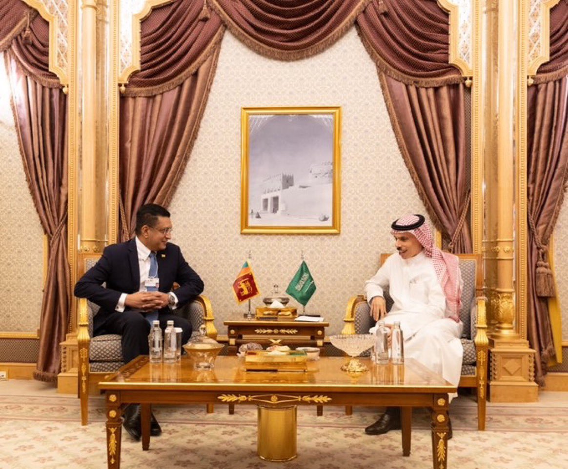 Pleased to meet with the Foreign Minister of the Kingdom of Saudi Arabia🇸🇦 HH Prince <a href="/FaisalbinFarhan/">فيصل بن فرحان</a> 🇱🇰 on the sidelines of the World Economic Forum Special Meeting in #Riyadh. #SpecialMeeting24 <a href="/KSAMOFA/">وزارة الخارجية 🇸🇦</a> <a href="/MFA_SriLanka/">MFA SriLanka 🇱🇰</a>