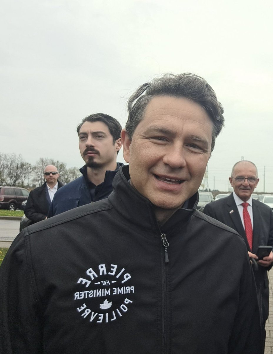 SteveDelDucaFan's tweet image. #surgerygate 

This is a photo of PP in 2019 compared to 2024. Look at the difference between his chin/jawline definition and the brow line