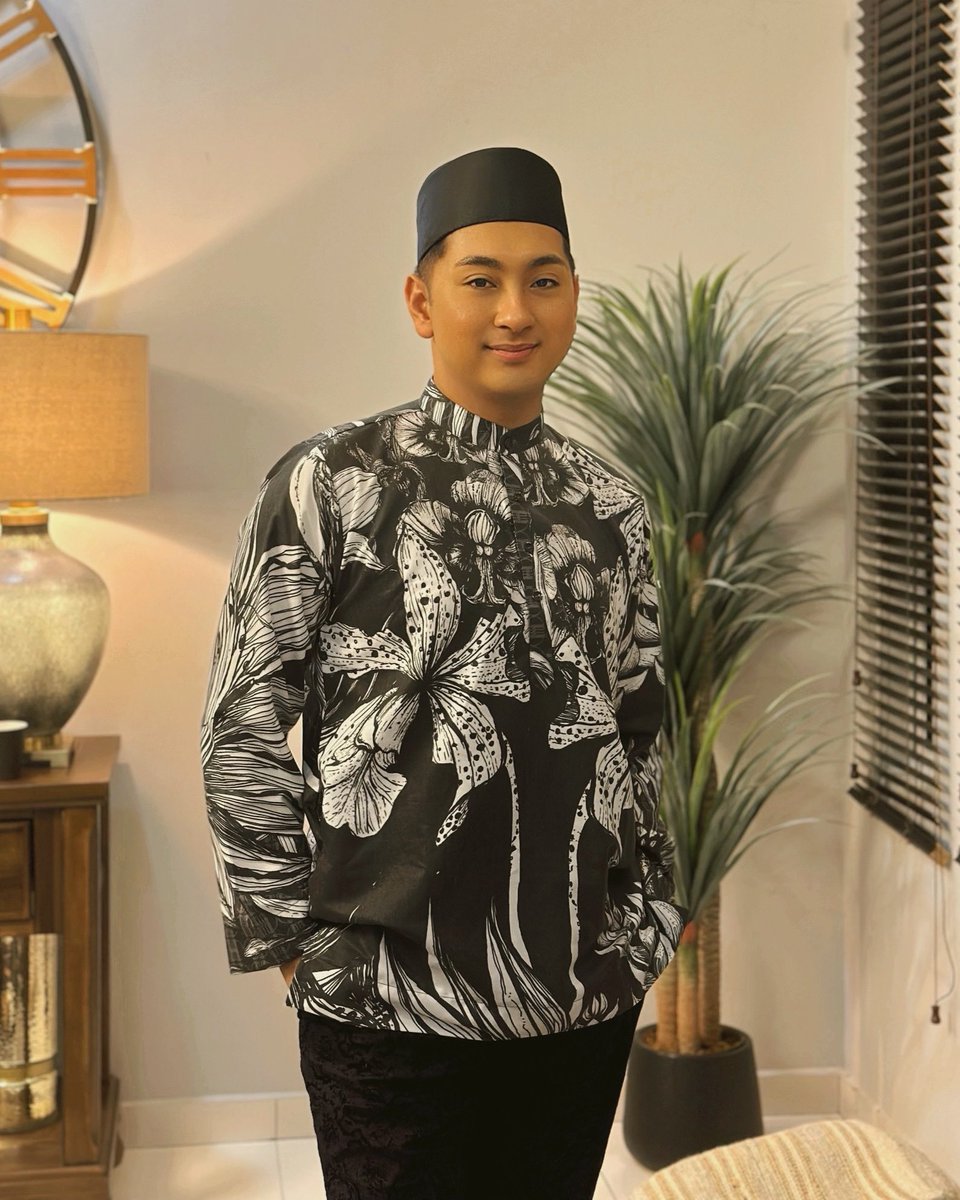 _zamieparis's tweet photo. Kurta Bogor in Black Big Flower by @hattadolmatHDC https://t.co/lwdhzl5Y7T