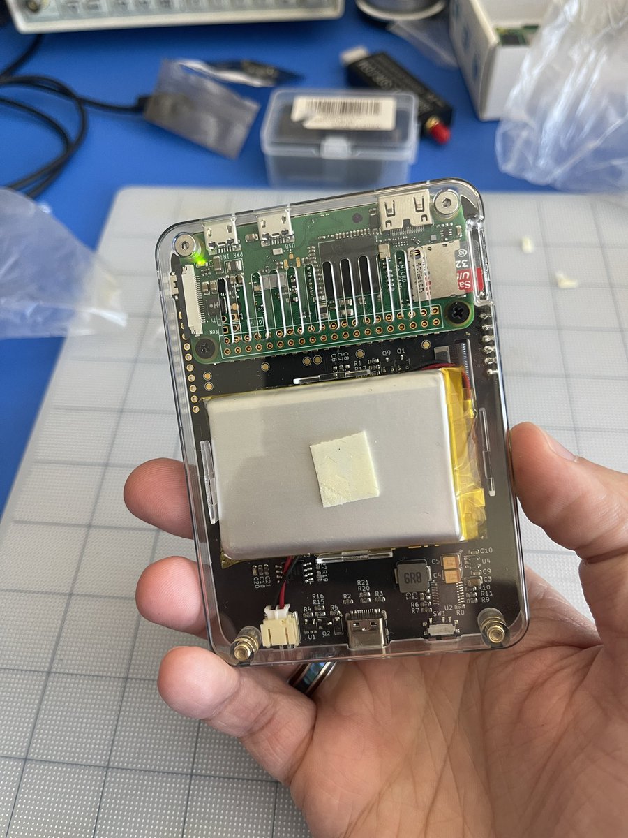 New <a href="/sqfmi/">SQFMI</a> beepy polycarbonate case looks amazing :)