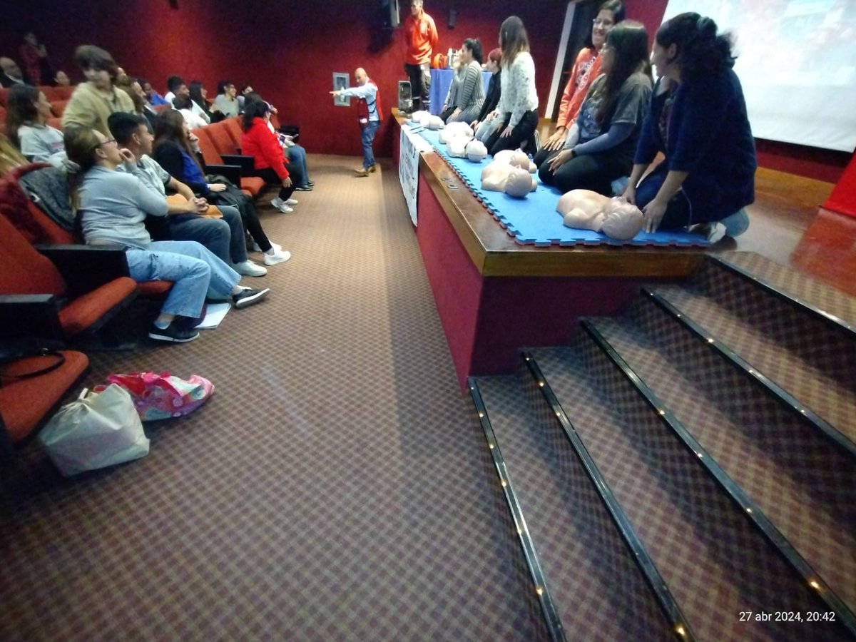 LicOrtegasan's tweet photo. Ayer en el Auditorio @munimalvinas jornada de #RcpyDea @Noecorrea_ok @Nardini_Leo @adribaran @CardioBornan @SIAC_cardio @mariofitzm @InfluCare @INADEAOK @DraSCEcharri @notienfer @zc_consultora @luisvivona @Soca_BA @SC_news1 @jpcostabel @NursingGC31 @rcpEspana @negrofalacios https://t.co/4kgMQcPLGr